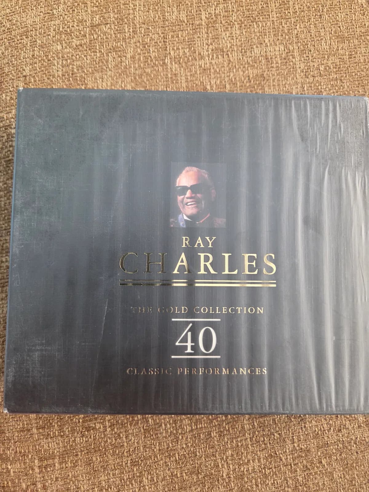 Caja de CDs Ray Charles The Gold Collection 40 Classic Performances, segunda mano.